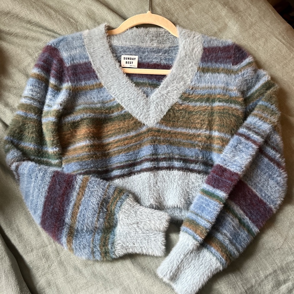 Aritzia Sunday best fuzzy sweater
